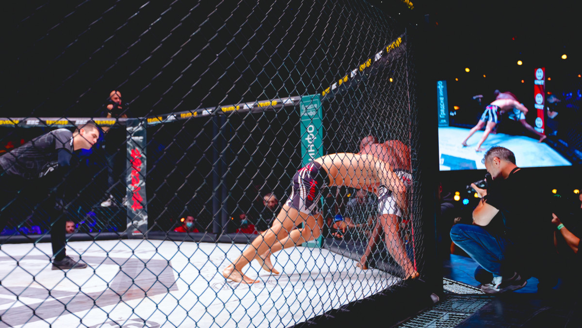 Важнейший поединок в карьере: UFC анонсировал бой казаха против экс-чемпиона