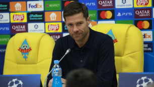 Хаби Алонсо на пресс-конференции после победы над "Кайратом". Фото: ФК "Кайрат"/Данияр Ахметов©