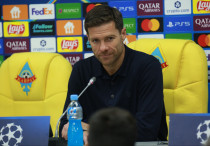 Хаби Алонсо на пресс-конференции после победы над "Кайратом". Фото: ФК "Кайрат"/Данияр Ахметов©