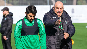 Галымжан Кенжебек и Станислав Черчесов в "Ахмате". Фото: ФК "Ахмат"©