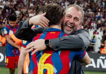 Ханс-Дитер Флик и Пабло Гави. ©ФК "Барселона"