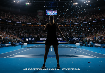 Теннисистка на корте Australian Open. Картинка сгенерирована нейросетью Gemini©