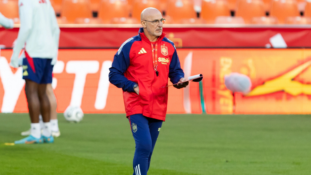 Тренер сборной Испании советовал игроку "Барселоны" уйти перед ЧМ-2026