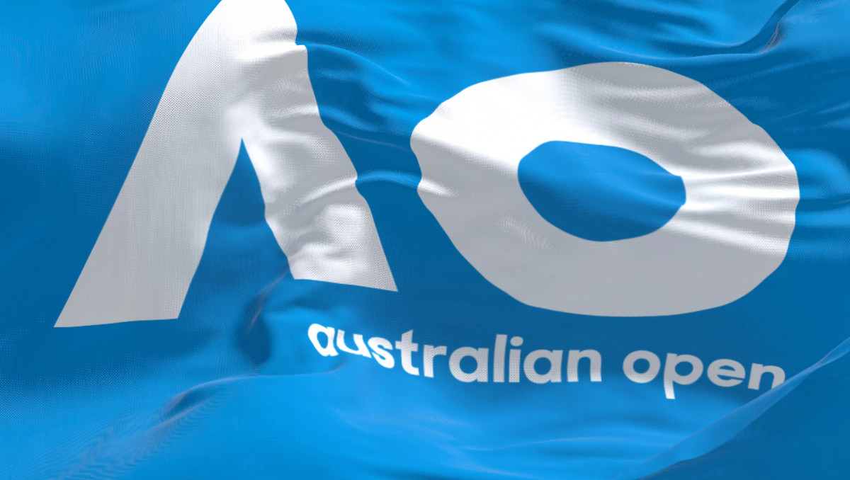 Казахстанский теннисист сотворил камбэк на старте Australian Open-2026