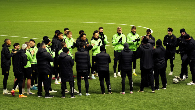 Футболисты "Кайрата" перед игрой с "Брюгге". Фото: Vesti.kz/Алимжан Аманжол©