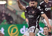 Клаудиу Брага забивает за "Хартс" в ворота "Селтика". Фото: ФК "Хартс"©