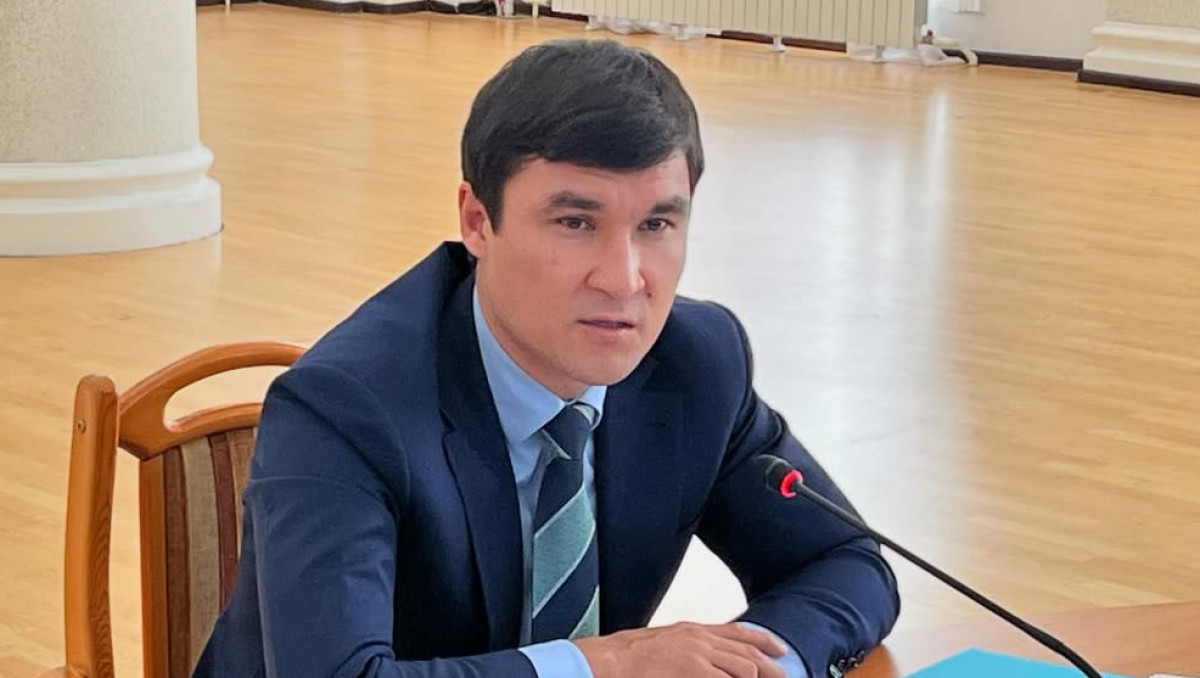 В Караганде избили Серика Сапиева: подробности