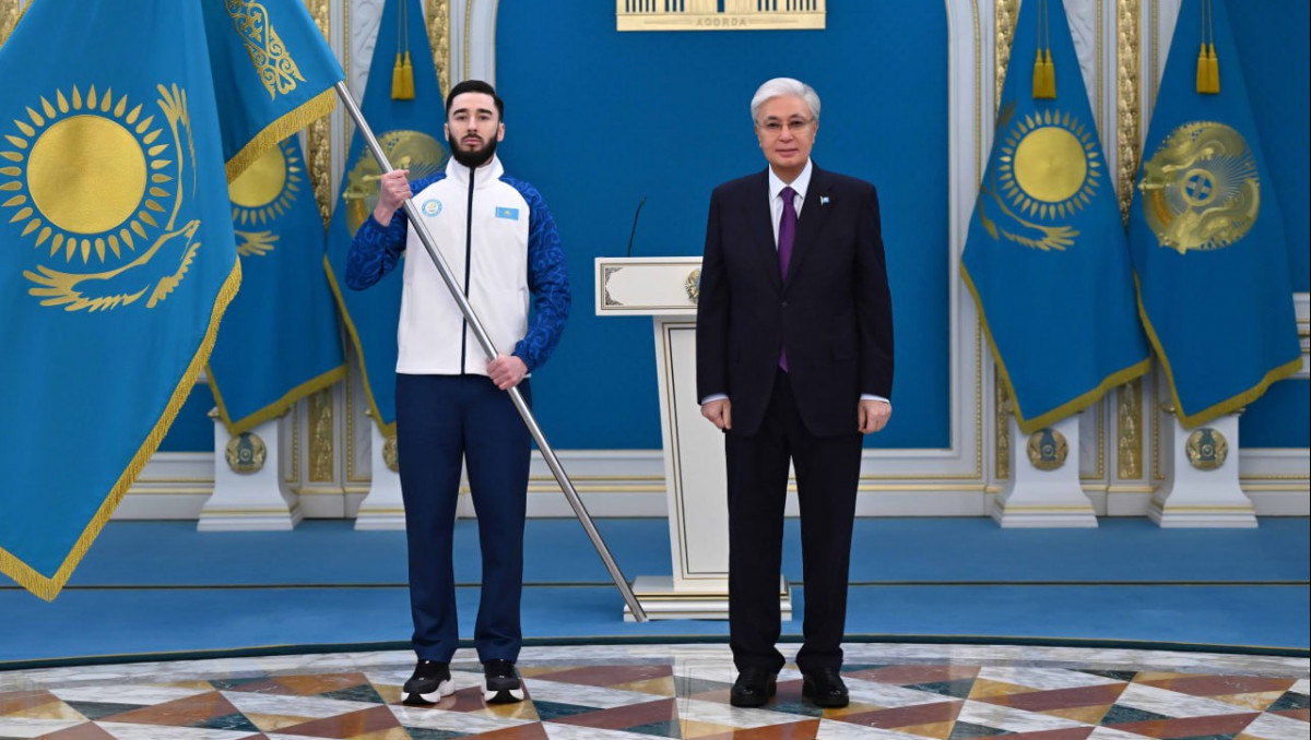 Токаев вручил флаг сборной Казахстана перед Олимпиадой-2026