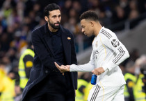 Альваро Арелоа (слева) и Килиан Мбаппе. ©Depositphotos/Musiu0