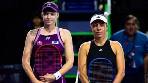 Елена Рыбакина и Джессика Пегула на WTA Finals-2025. Фото: J48tennis©