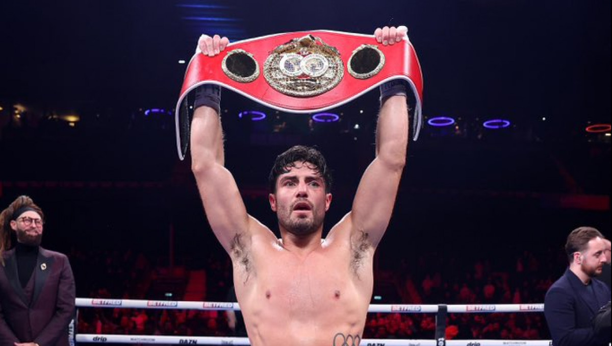 Сенсацией и потерей титула обернулся главный бой вечера бокса в Британии