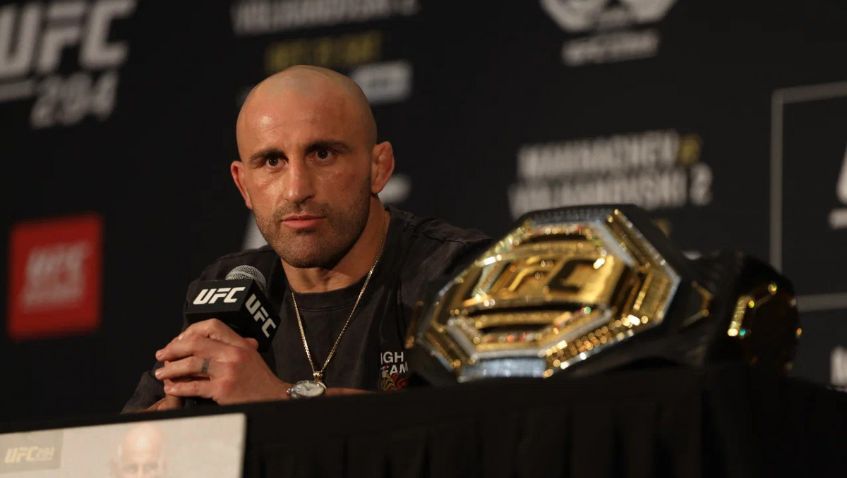 Боец UFC "сломал" обе ноги в чемпионском бою