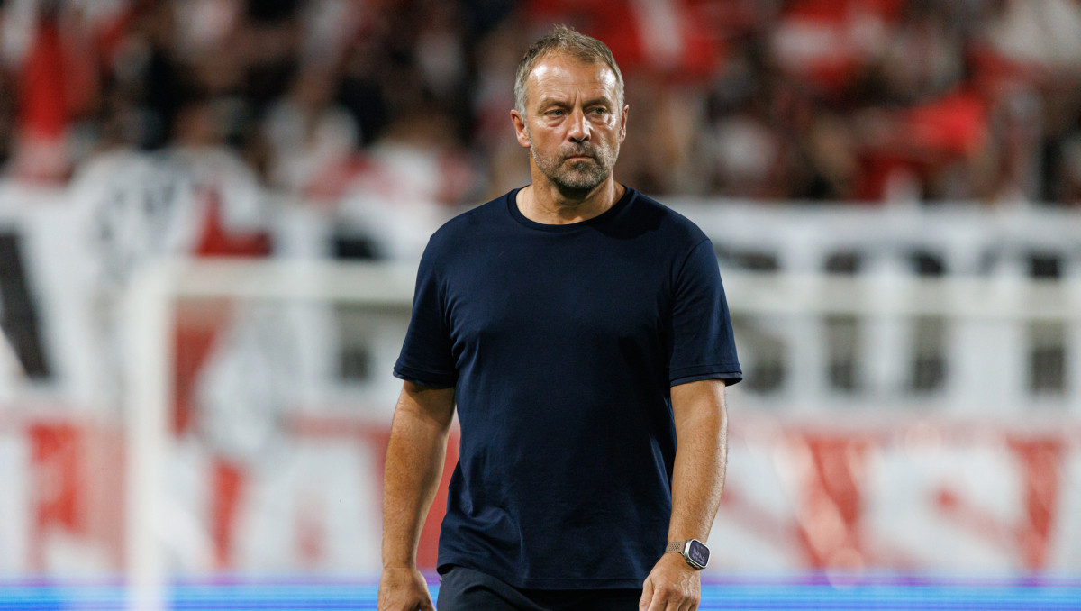 Флик выбрал трёх новичков для "Барсы" и двух игроков для продажи