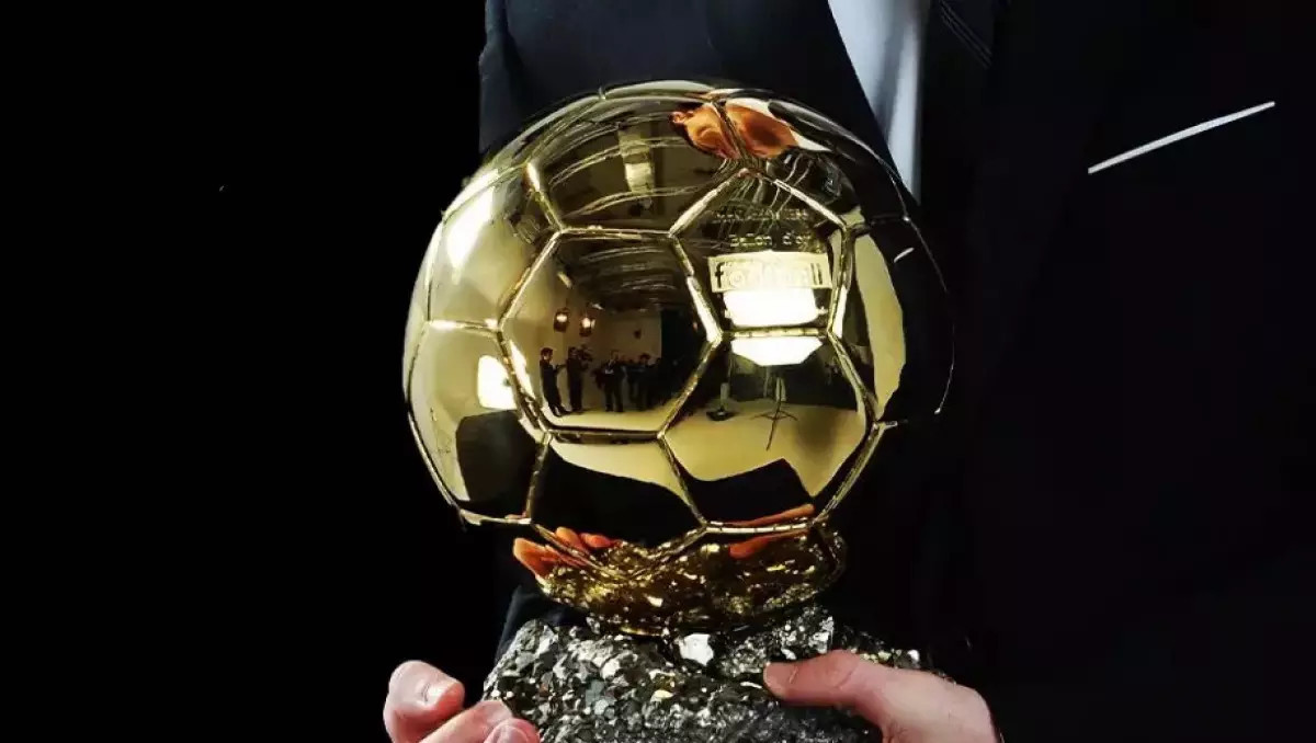 Обладатель "Золотого мяча" официально представлен в новом клубе