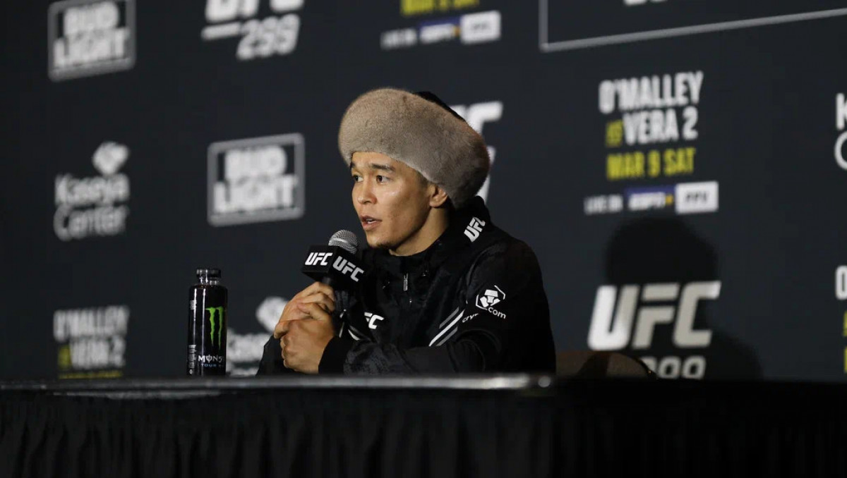 Тренер Алмабаева назвал причину срыва боя против экс-чемпиона UFC