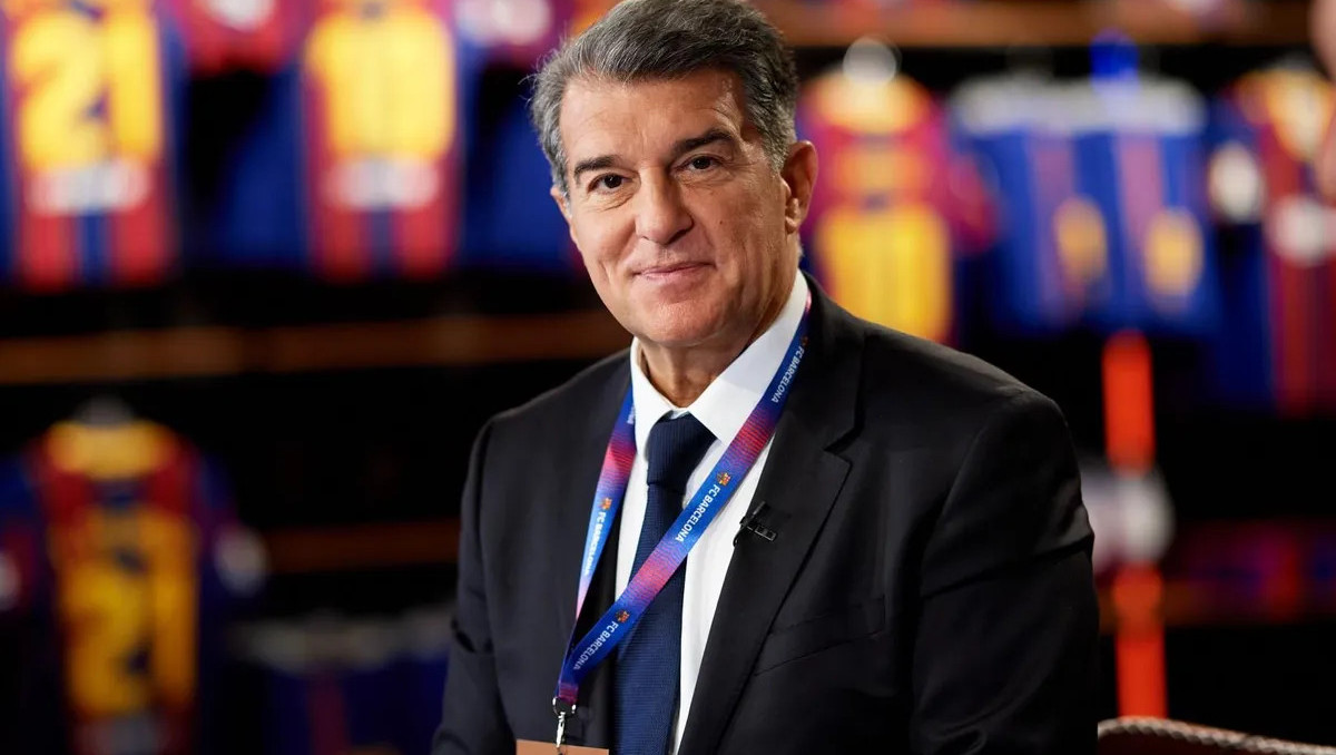 Лапорта объявил решение по будущему Флика в "Барселоне"