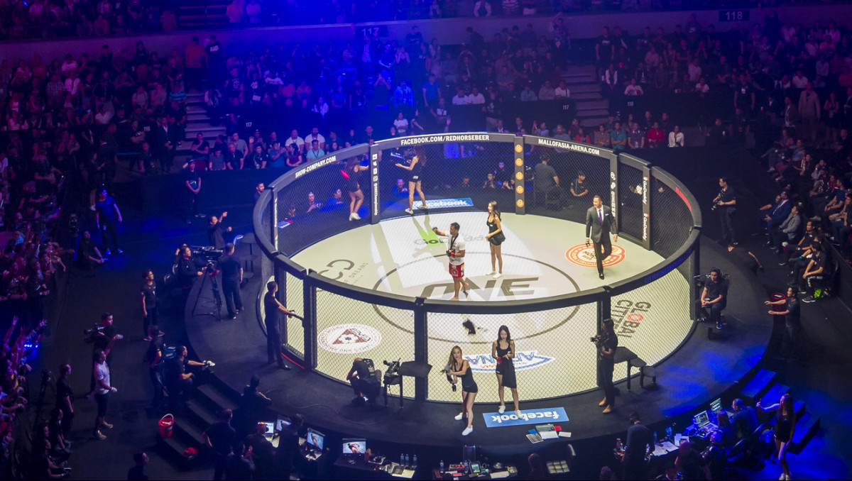 Казахстанец получил нового соперника за неделю до боя в UFC