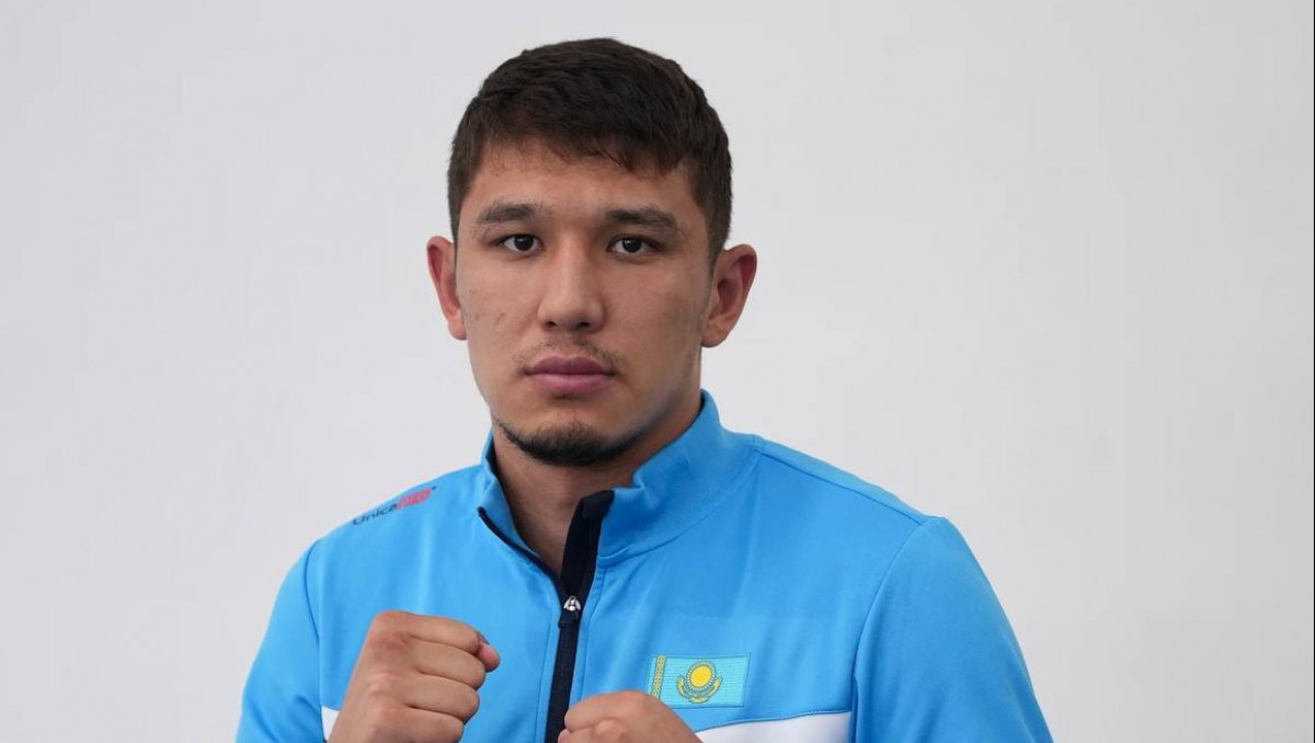 Казахстанский боксер отправил соперника в нокдаун и завоевал медаль