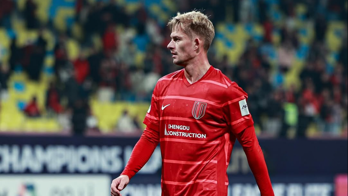 Экс-лидер "Кайрата" дебютировал за новый клуб в Лиге чемпионов