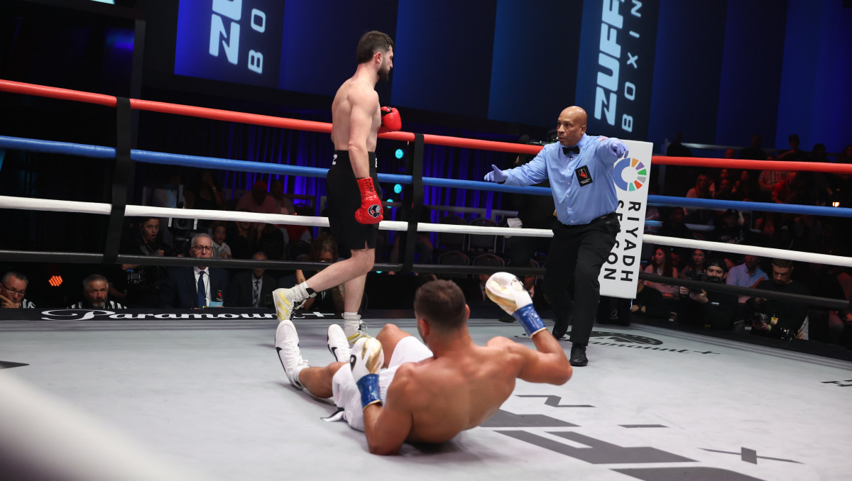 Нокаутом с одного удара обернулся со-главный бой вечера бокса в США