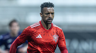 Луиш Нани в матче "Актобе" на УТС. Фото: ФК "Актобе"©