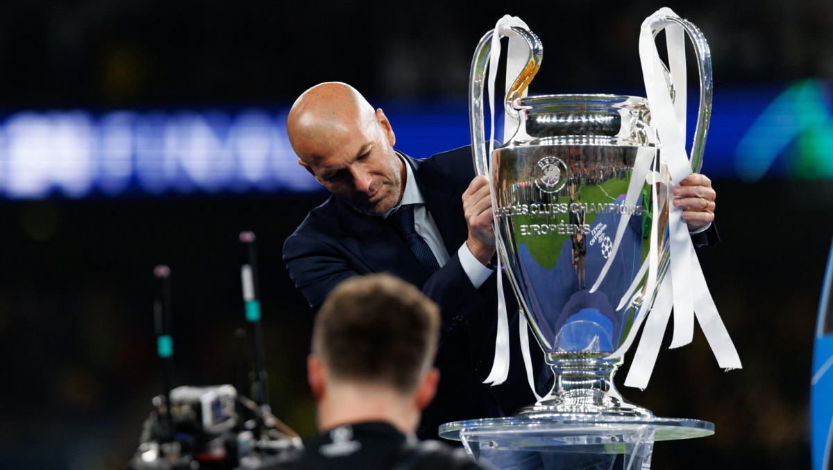 Зидан потребовал убрать трёх игроков для возвращения в "Реал"