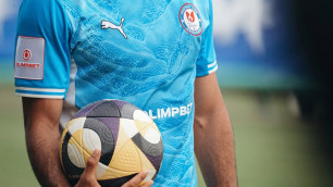 Футболист "Ордабасы" с мячом. Фото: ФК "Ордабасы"©