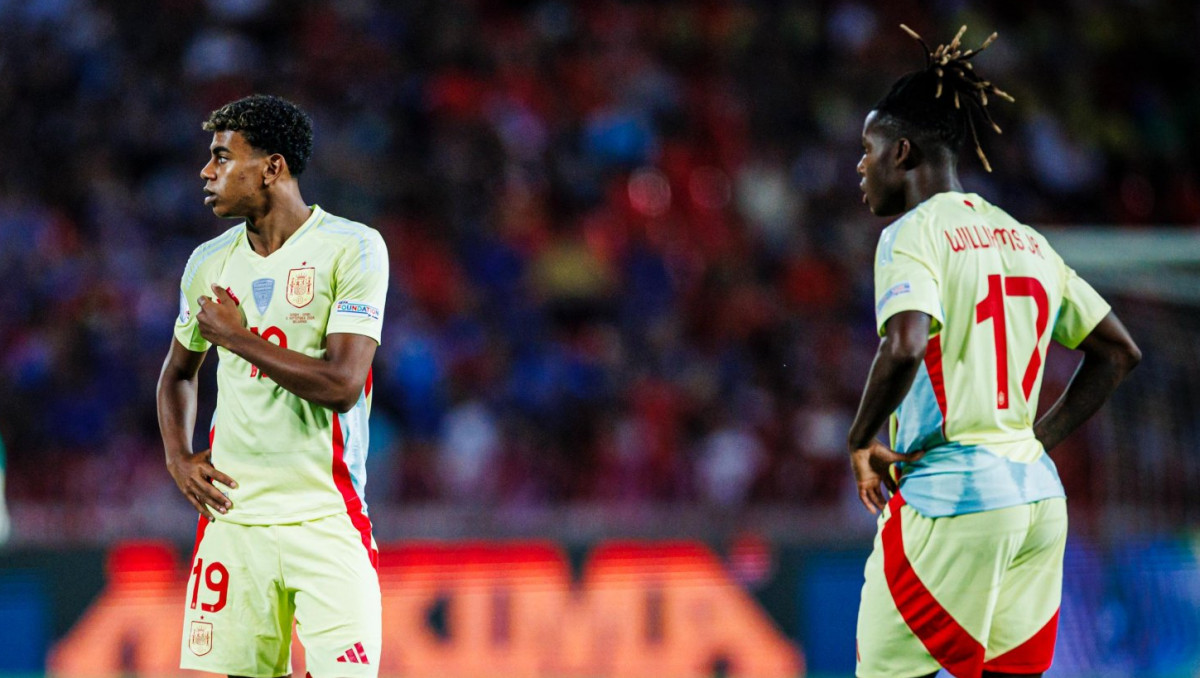 Друг Ямаля снова предложил себя "Барселоне": известно будет ли он в составе