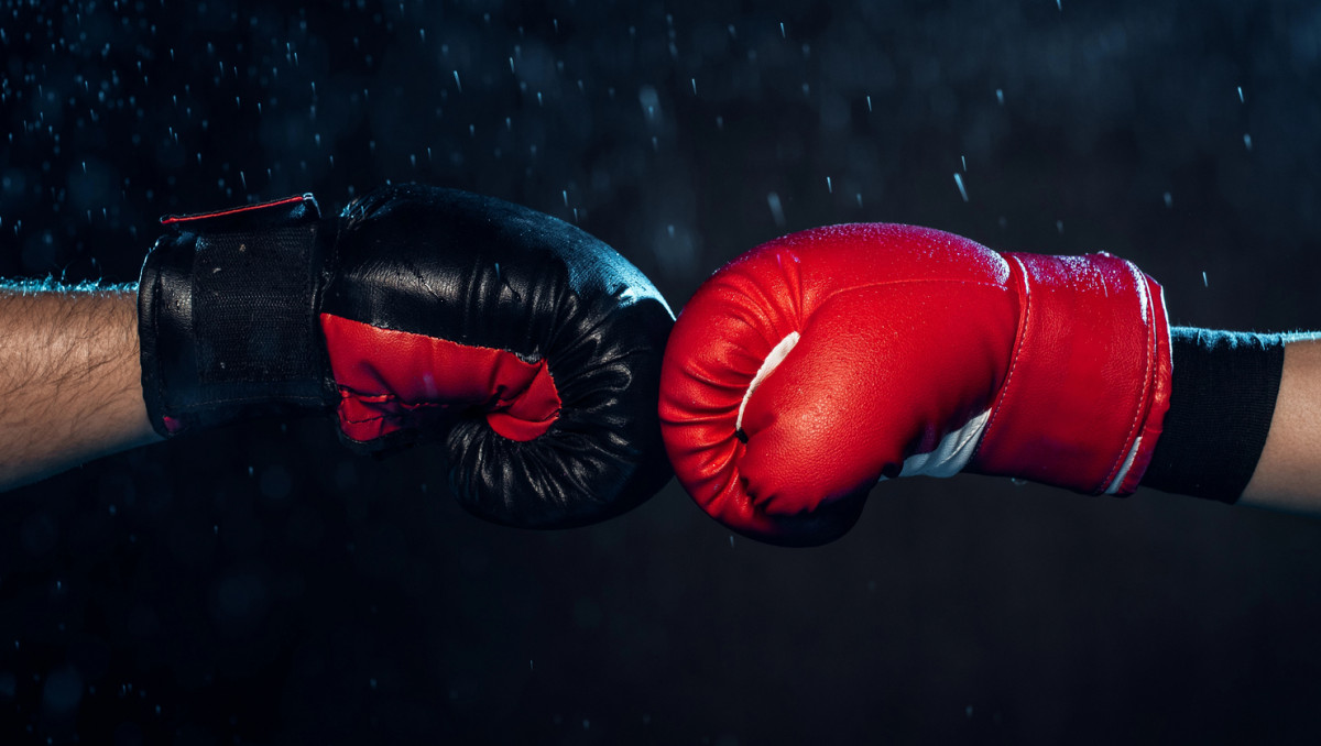 Нокдауном и камбэком обернулся бой Казахстана на малом ЧМ по боксу