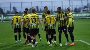 Футболисты "Кайрата" в матче с "Оренбургом". Фото: ФК "Кайрат"/Арман Джаксыгулов©