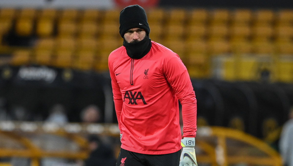 "Ливерпуль" принял решение по топовому вратарю