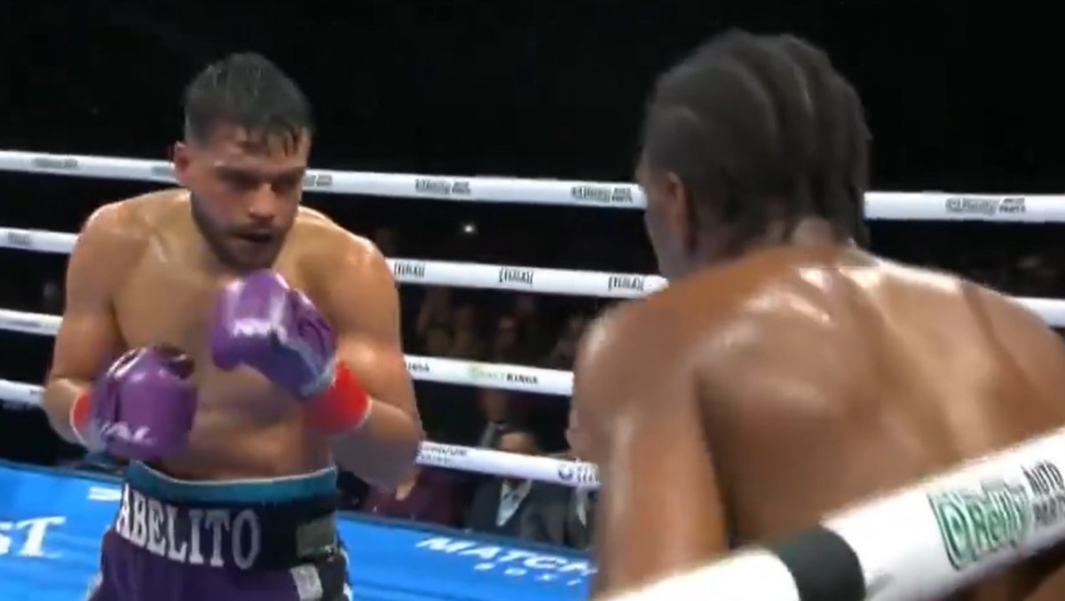 Неожиданным исходом завершился бой на вечере бокса в США