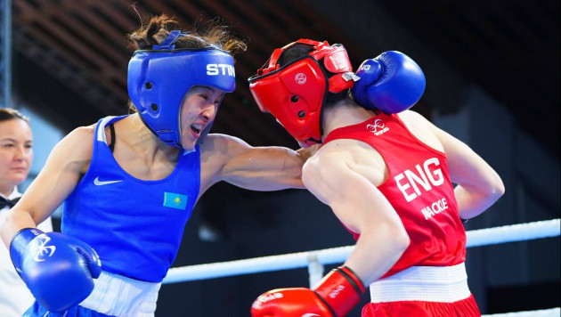 Элина Базарова (в синем). Фото: Kazakhstan Boxing Federation©