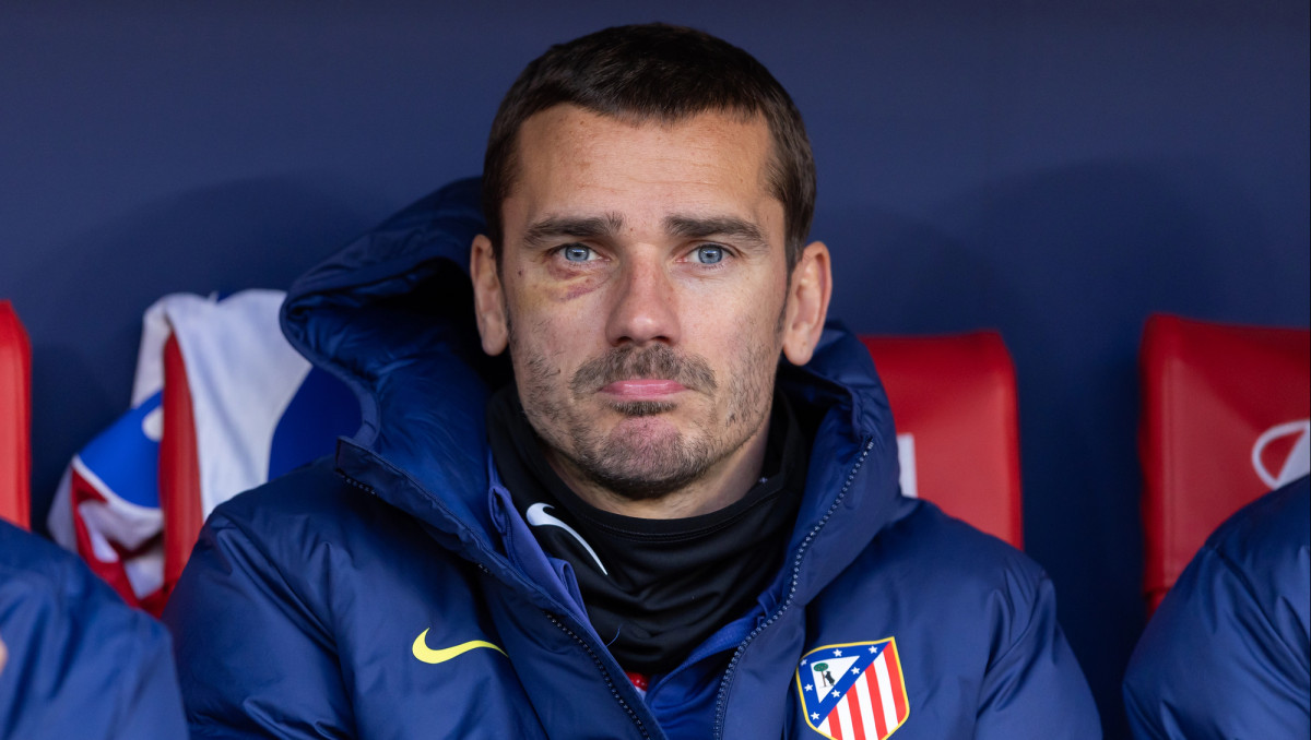 Легендарный форвард "Атлетико" принял неожиданное решение по трансферу