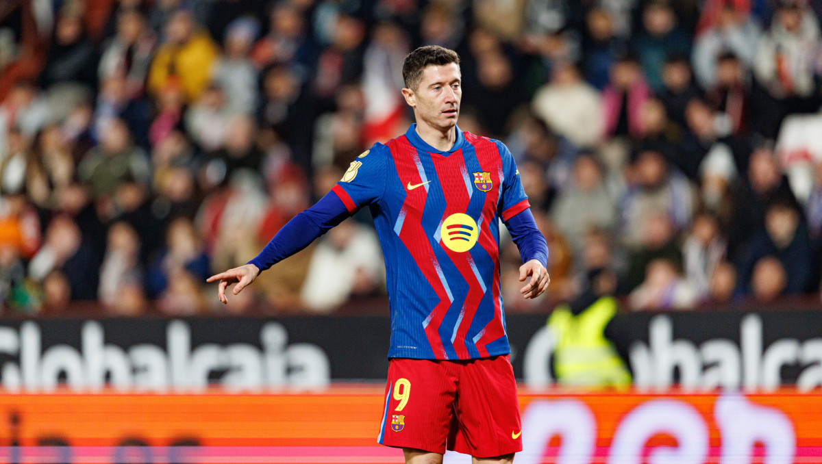 Левандовски близок к уходу из "Барсы": агент провёл тайные встречи с двумя клубами