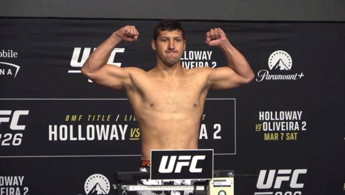 Казахстанский нокаутёр прошёл взвешивание перед третьим боем в UFC