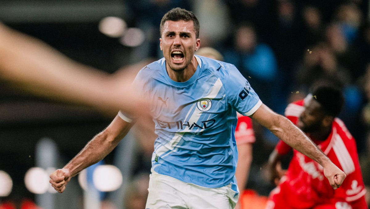 Звезду "Манчестер Сити" заподозрили в слежке за соседями