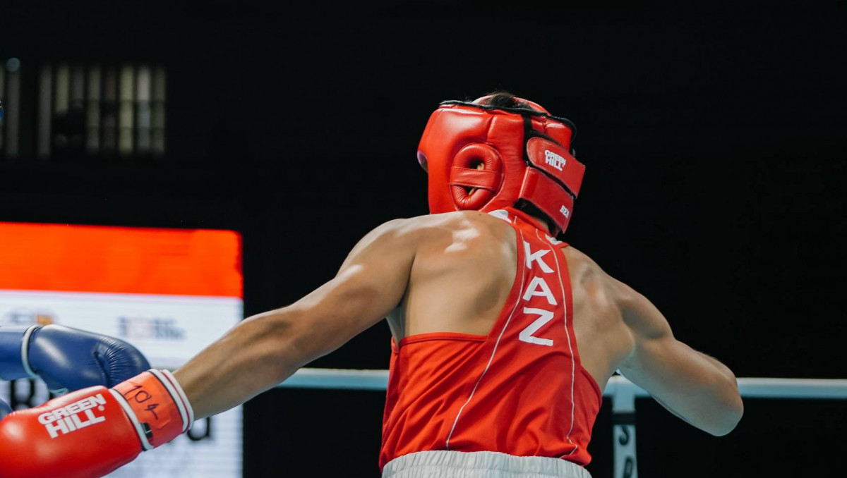 Казахстанский боксёр за минуту нокаутировал соперника на турнире World Boxing