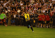 Дастан Сатпаев празднует победный гол в ворота "Актобе". Фото: ФК "Кайрат"/Арман Джаксыгулов©