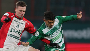 Галмымжан Кенжебек (справа). ©ФК "Ахмат"