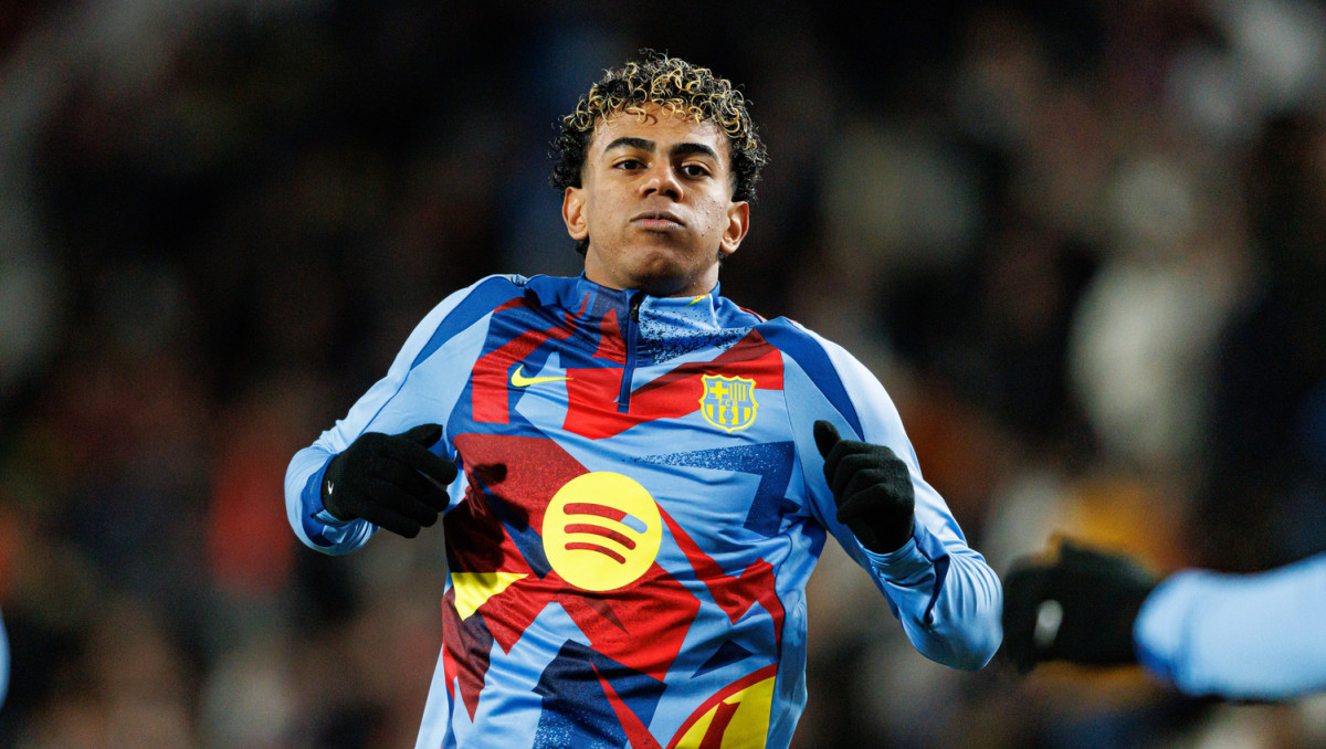 Флик "исключил" Ямаля из состава "Барселоны"