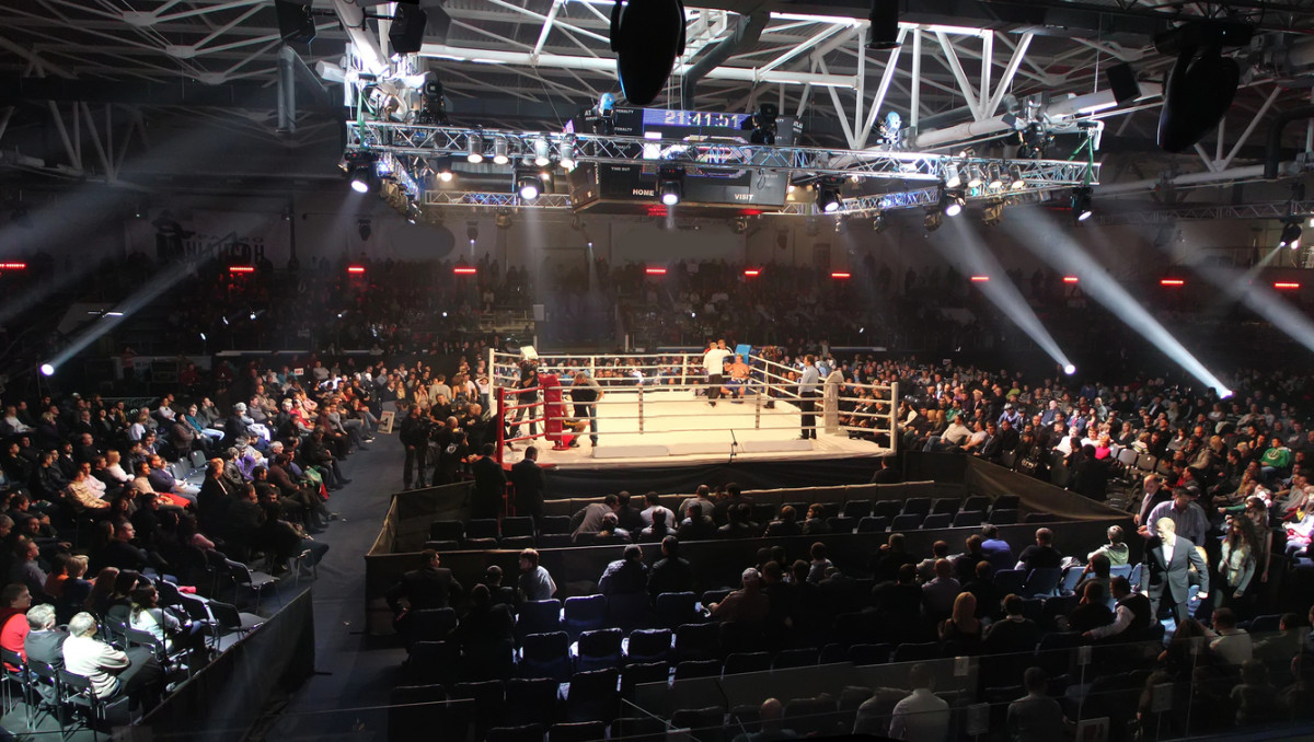 Легенда бокса решил возобновить карьеру: ему нашли соперника родом из Казахстана