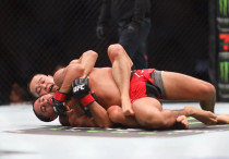 Асу Алмабаев в бою UFC. ©Аян Несипбеков