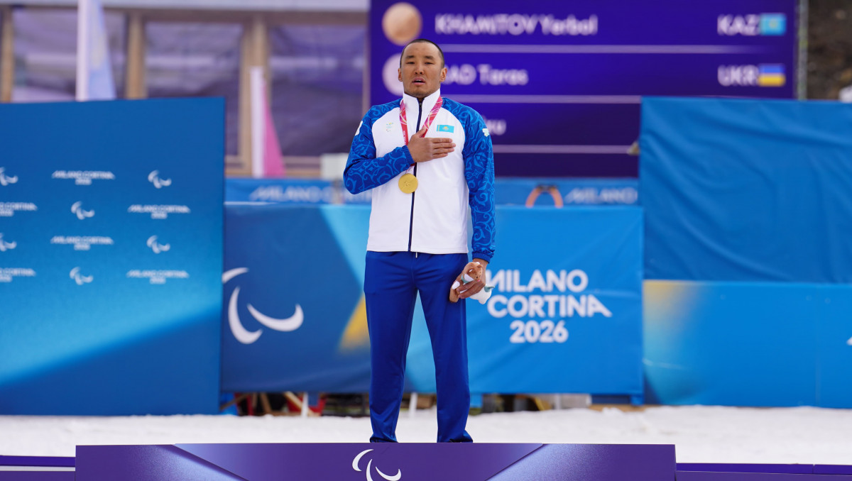 Триумфатор Паралимпиады вернулся в Казахстан и получил квартиру