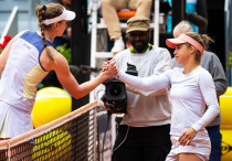 Елена Рыбакина и Юлия Путинцева после очного матча в Мадриде (2024). Фото: Jimmie48©