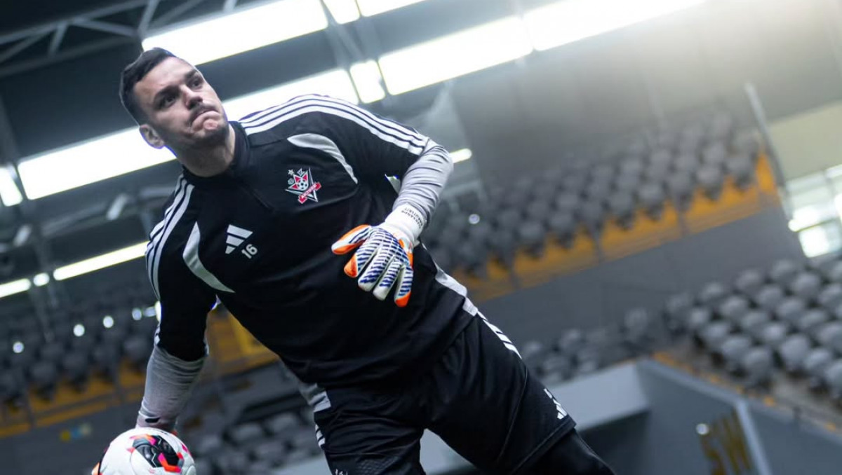 "Кайрат" хотел сохранить Заруцкого. Почему вратарь покинул клуб?