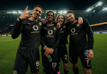 Футболисты "Боруссии" после победы над "Гамбургом". Фото: ФК "Боруссия Дортмунд"©