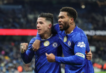Энцо Фернандес и Рис Джеймс празднуют гол "Челси". Фото: Depositphotos/operations@newsimages.co.uk©