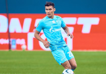 Нуралы Алип в матче с махачкалинским "Динамо". Фото: ФК "Зенит"/Вячеслав Евдокимов©