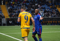 Ислам Чесноков и Риаан Ханамуб. Фото: Vesti.kz/Алимжан Аманжол©